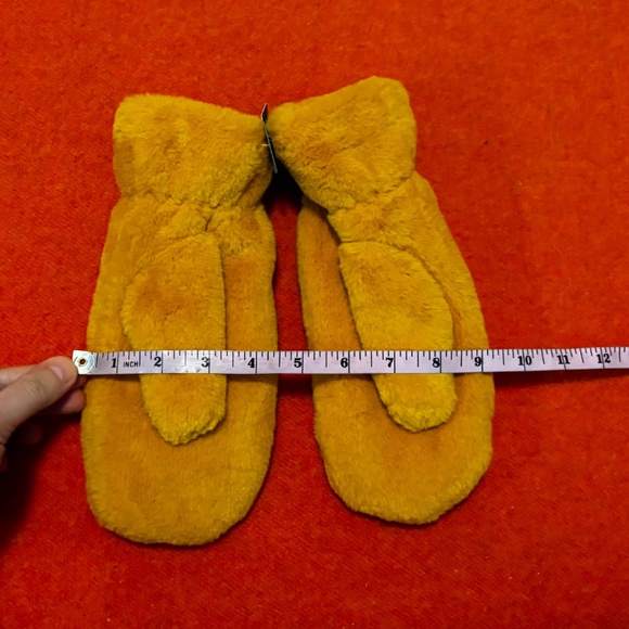 Golden yellow ultra-soft warm fuzzy mittens NWT - Picture 8 of 8